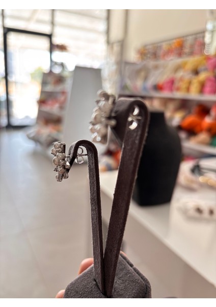 Paslanmaz Çelik Incili ve Taşlı Çiçek Küpe – Kararmayan Zarif Kadın Küpe