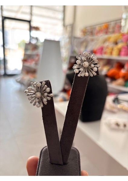 Paslanmaz Çelik Incili ve Taşlı Çiçek Küpe – Kararmayan Zarif Kadın Küpe fiyatları