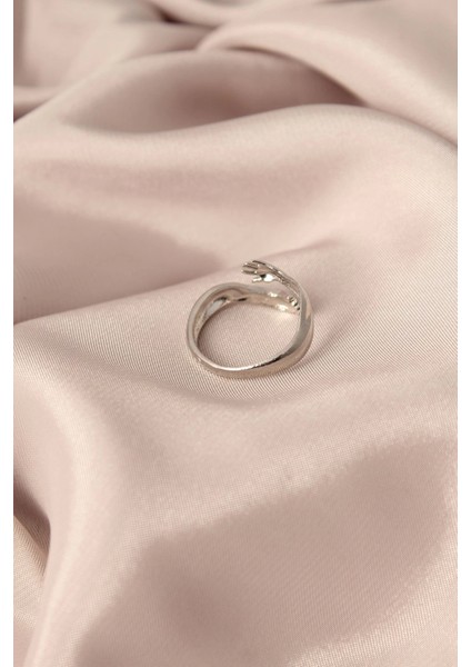 Ayarlamalı Gümüş Renk Metal Sarılan Eller Model Kadın Yüzük fiyatları