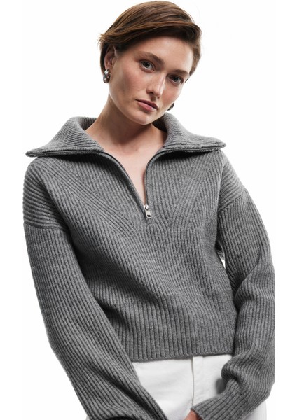 Uzun Kollu Dik Yaka Yarım Fermuarlı Triko Kazak