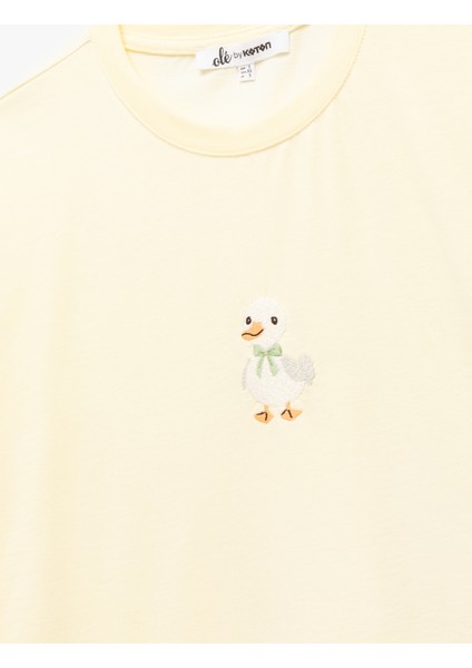 Rahat Kalıp Kısa Kollu Bisiklet Yaka Ördek Nakışlı Tişört modelleri