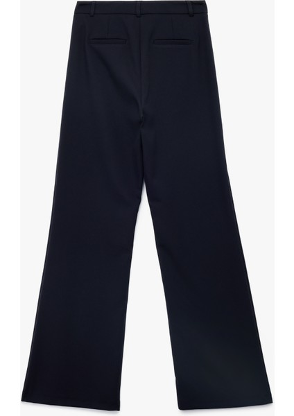 Düğme Detaylı Aplike Cepli Düz Bol Paça Kumaş Pantolon fiyatları