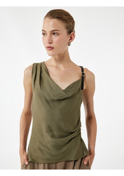 Keten Karışımlı Aksesuar Detaylı Degaje Yaka Kolsuz Bluz