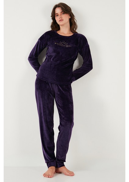 Standart Fit Bisiklet Yaka Yumuşak Kadife Pijama Takımı Bayan Pijama Takımı 6094201 fırsatları