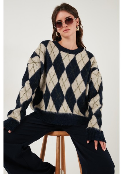 Oversize Fit Bisiklet Yaka Baklava Desenli Yumuşak Dokulu Kazak Bayan Kazak 4616223