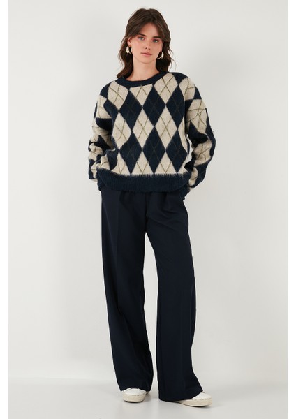 Oversize Fit Bisiklet Yaka Baklava Desenli Yumuşak Dokulu Kazak Bayan Kazak 4616223 fiyatları