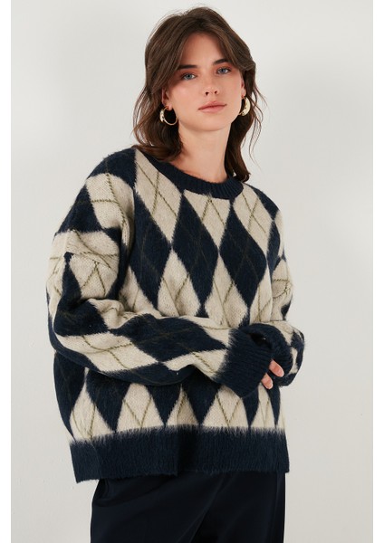 Oversize Fit Bisiklet Yaka Baklava Desenli Yumuşak Dokulu Kazak Bayan Kazak 4616223 indirimleri