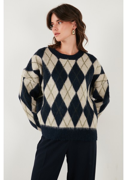 Oversize Fit Bisiklet Yaka Baklava Desenli Yumuşak Dokulu Kazak Bayan Kazak 4616223