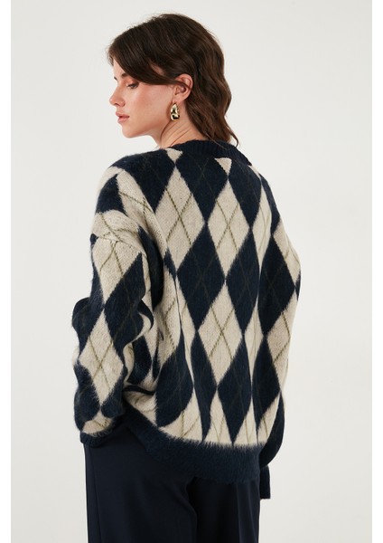 Oversize Fit Bisiklet Yaka Baklava Desenli Yumuşak Dokulu Kazak Bayan Kazak 4616223