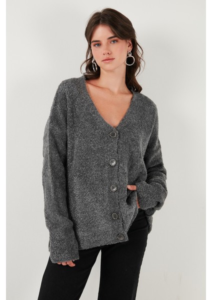 Oversize Fit Düğmeli V Yaka Uzun Kollu Triko Hırka Bayan Hırka 4616232 indirimleri