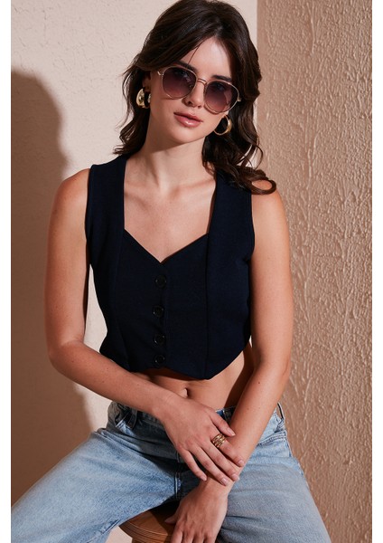 Slim Fit Kalp Yaka Düğmeli Kalın Askılı Crop Yelek Bayan Yelek 5865497