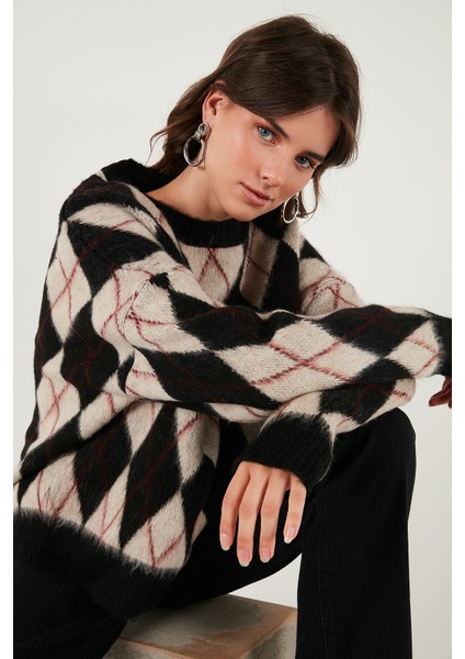 Oversize Fit Bisiklet Yaka Baklava Desenli Yumuşak Dokulu Kazak Bayan Kazak 4616223 modelleri