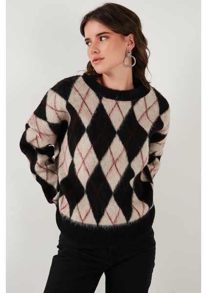 Oversize Fit Bisiklet Yaka Baklava Desenli Yumuşak Dokulu Kazak Bayan Kazak 4616223 fırsatları