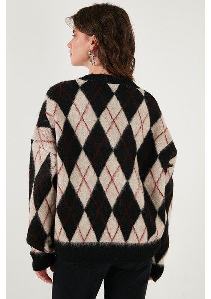 Oversize Fit Bisiklet Yaka Baklava Desenli Yumuşak Dokulu Kazak Bayan Kazak 4616223