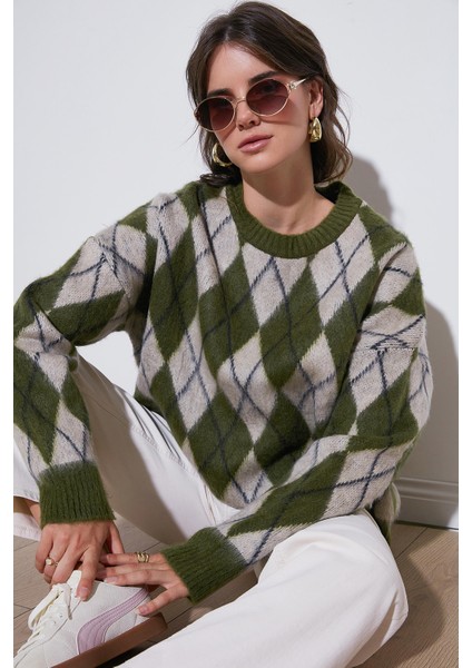 Oversize Fit Bisiklet Yaka Baklava Desenli Yumuşak Dokulu Kazak Bayan Kazak 4616223 fiyatları