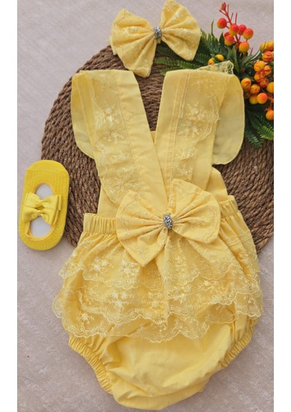 Kız Bebek Dantel Işlemeli Salopet Taş Detaylı Şık Babet Çorap ve Fiyonk Saç Bandı Seti Mevlit Elbise