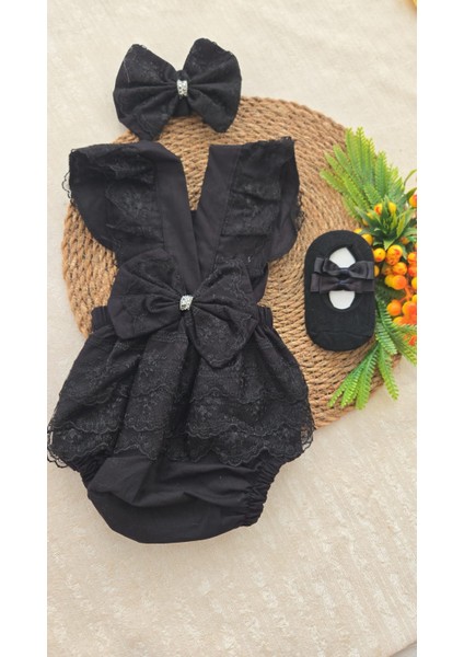 Kız Bebek Dantel Işlemeli Salopet Taş Detaylı Şık Babet Çorap ve Fiyonk Saç Bandı Seti Mevlit Elbise