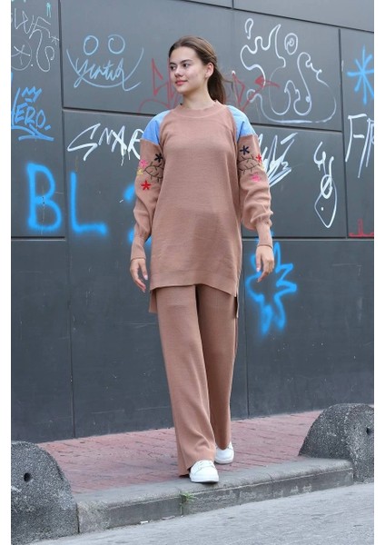 Omuz Detaylı Kol Nakışlı Ikili Alt Üst Triko Takım Vizon