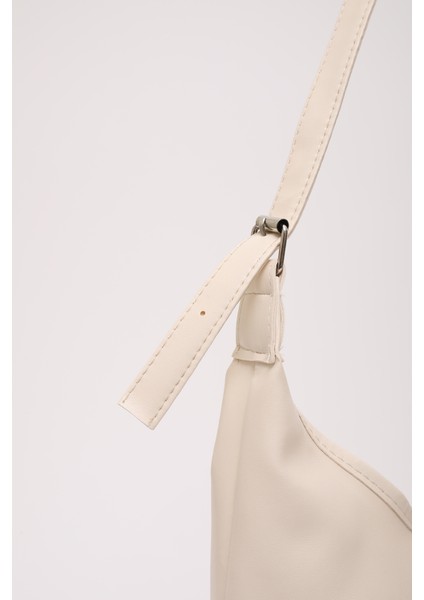 Krem SHK208 Yumuşak Suni Deri ,tek Bölmeli, Çıtçıtlı Ayarlanabilir Askılı Kol ve Omuz Çantası