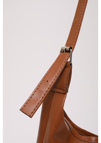 Taba SHK208 Yumuşak Suni Deri ,tek Bölmeli, Çıtçıtlı Ayarlanabilir Askılı Kol ve Omuz Çantası