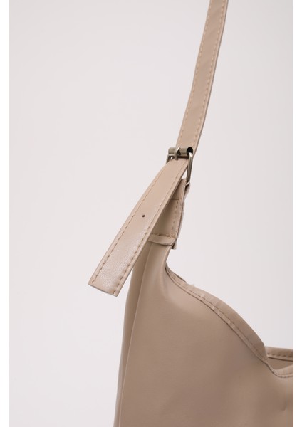 Vizon SHK208 Yumuşak Suni Deri ,tek Bölmeli, Çıtçıtlı Ayarlanabilir Askılı Kol ve Omuz Çantası