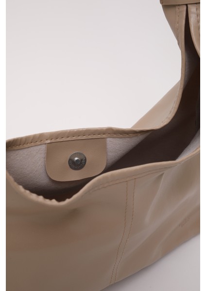 Vizon SHK208 Yumuşak Suni Deri ,tek Bölmeli, Çıtçıtlı Ayarlanabilir Askılı Kol ve Omuz Çantası