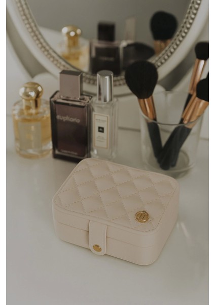 Deri Mini Baklava Desenli Seyahat Takı Bijuteri Mücevher Kutusu Organizer Düzenleyici 11,5cm Krem Ithal Ürün indirimleri