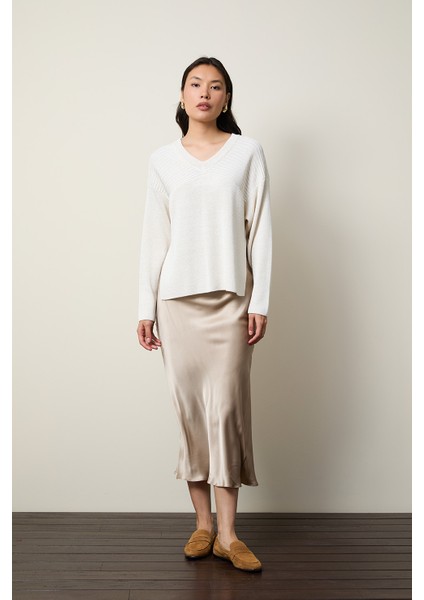 Mini Payetli V Yaka Sırt Detaylı Kazak