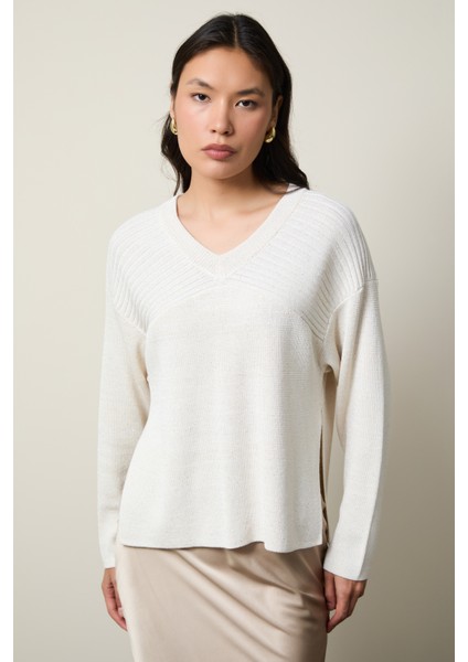 Mini Payetli V Yaka Sırt Detaylı Kazak fiyatları