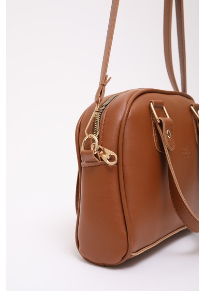 Taba SHK205 Suni Deri Fermuarlı Tek Bölmeli Ayarlanabilir Askılı El,kol ve Omuz Çantası indirimleri