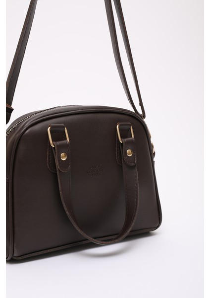 Kahve Rengi SHK205 Suni Deri Fermuarlı Tek Bölmeli Ayarlanabilir Askılı El,kol ve Omuz Çantası