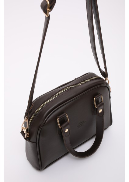 Kahve Rengi SHK205 Suni Deri Fermuarlı Tek Bölmeli Ayarlanabilir Askılı El,kol ve Omuz Çantası