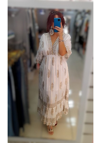 Italyan Beyaz Renk Geniş Kol Elbise modelleri