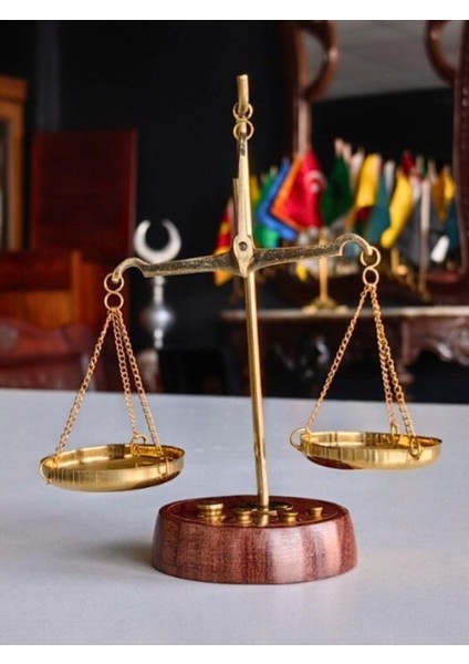 Ofisinize Sanat Katın 3’lü Masaüstü Dekorasyonu Batmayan Gemi Biblosu Kum Saati ve Adalet Terazisi indirimleri