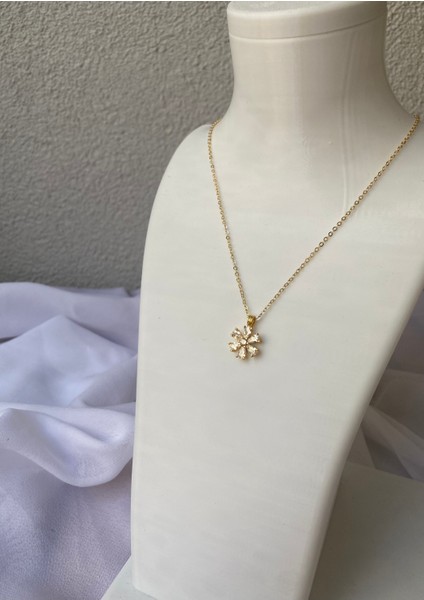 Çelik Beyaz Çiçekli Gold Kolye indirimleri