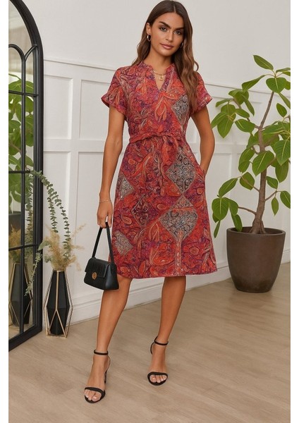 Kadın Kısa Kollu V Hakim Yaka Belden Kuşaklı Desenli Keten Elbise