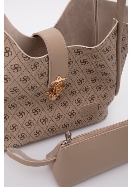 Monogram Baskılı Vizon SHK126 Suni Deri Kilit Detaylı Makyaj Çantalı El,kol ve Omuz Çantası