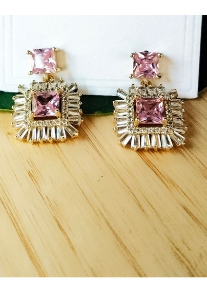 Lüks Gösterişli Figürlü Taşlı Küpe