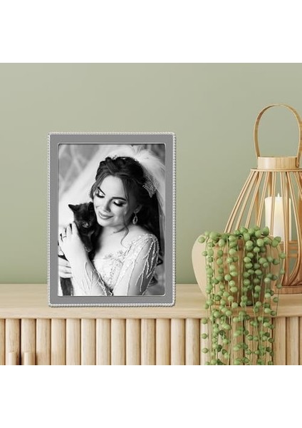 Frames Boncukların Hassas Dış Kenarlığına Sahip Metal Resim Çerçevesi, 13,7 x 17,7 Cm, Gümüş fiyatları
