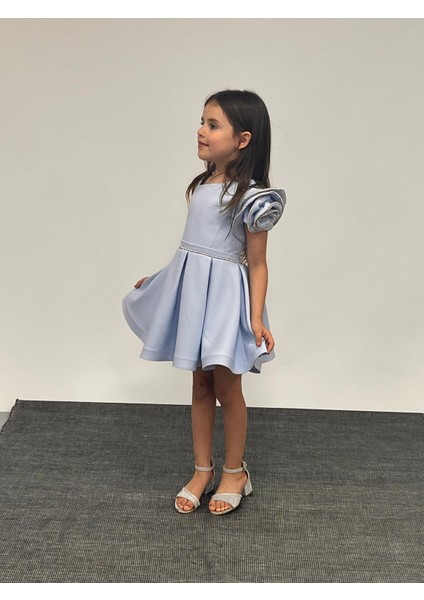 Kız Çocuk Abiye Mavi Kısa Tek Omuz Gül Detaylı Krep Kumaş Abiye Elbise 5-10 Yaş fiyatları