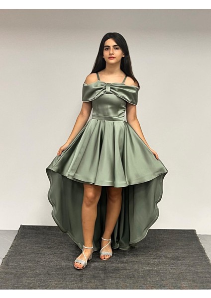 Kız Çocuk Abiye Yeşil Saten Kurdela Yaka Düşük Omuz Askılı Önü Kısa Kuyruklu Abiye Elbise 10-15 Yaş