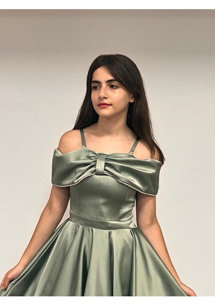 Kız Çocuk Abiye Yeşil Saten Kurdela Yaka Düşük Omuz Askılı Önü Kısa Kuyruklu Abiye Elbise 10-15 Yaş fiyatları