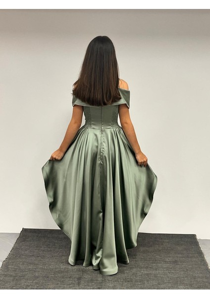 Kız Çocuk Abiye Yeşil Saten Kurdela Yaka Düşük Omuz Askılı Önü Kısa Kuyruklu Abiye Elbise 10-15 Yaş modelleri