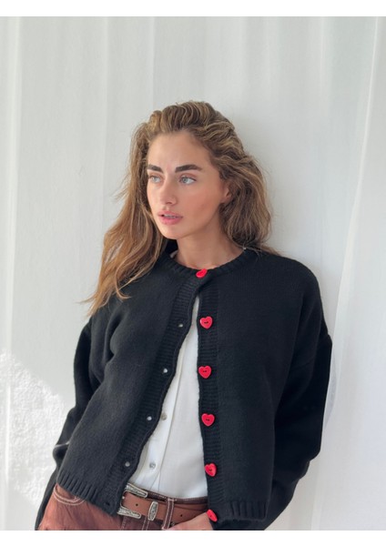 Kısa Kalp Düğmeli Hırka Kadın Siyah modelleri