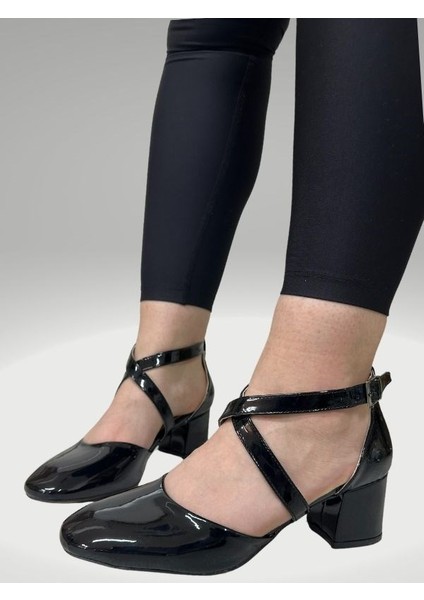Günlük Kadın Klasik Topuklu Bilekten Bağlı Kalın Topuklu Oval Burunlu Çapraz Bantlı Abiye Ayakkabı 106
