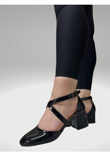 Günlük Kadın Klasik Topuklu Bilekten Bağlı Kalın Topuklu Oval Burunlu Çapraz Bantlı Abiye Ayakkabı 106 fırsatları