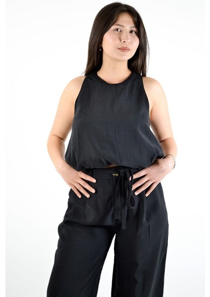 Sırt Detaylı Kolsuz Balon Bluz