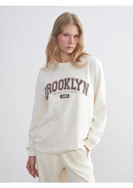 Bisiklet Yaka Brooklyn Baskılı Kadın Sweatshirt (W5)
