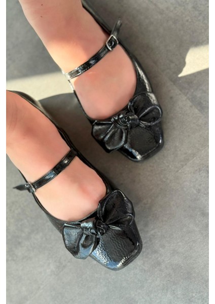 Ratins Kırışık Deri Siyah Kurdele Detaylı Kadın Babet fiyatları