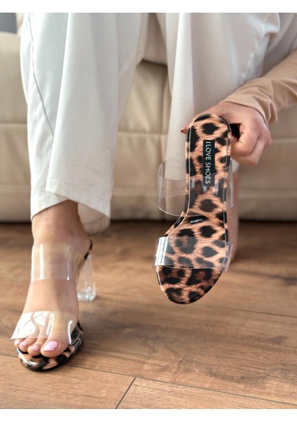 Lumeya Leo Desen Şeffaf Bant Detaylı Kadın Terlik Siyah fırsatları